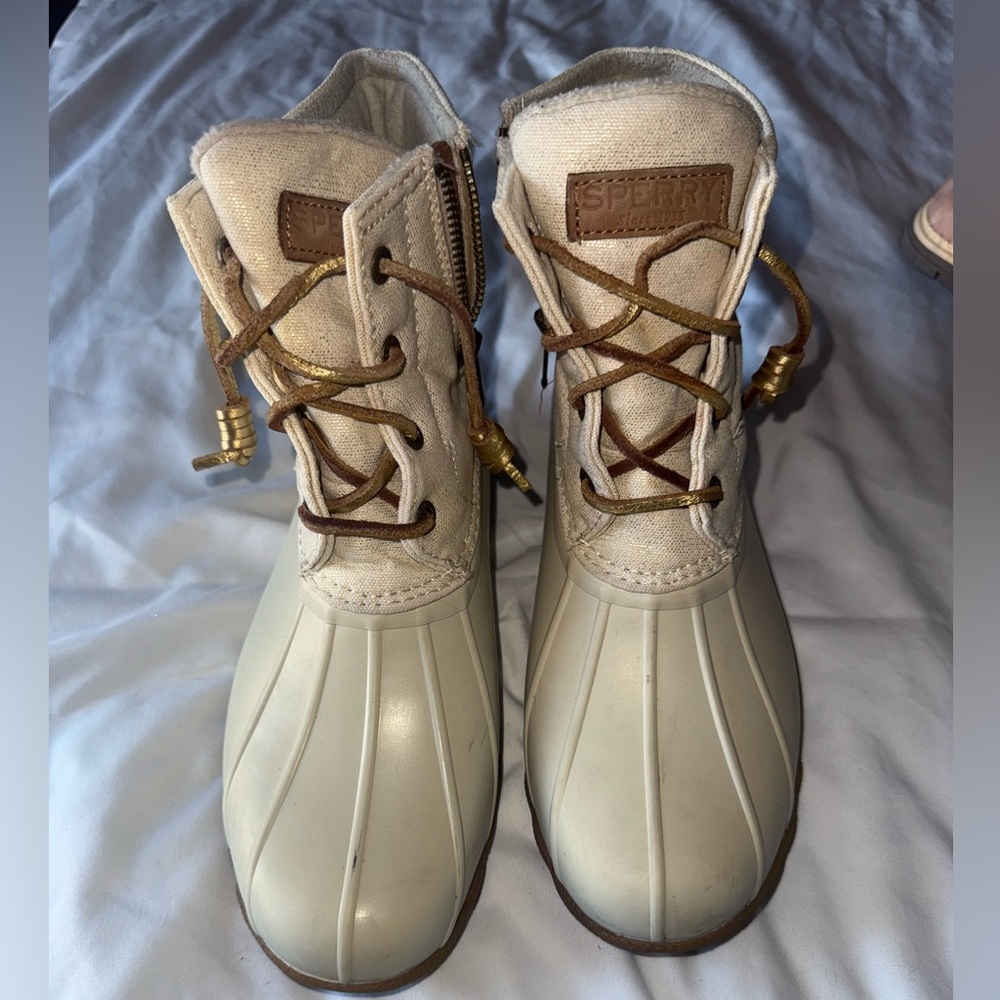Women's boots size 7 light beige color